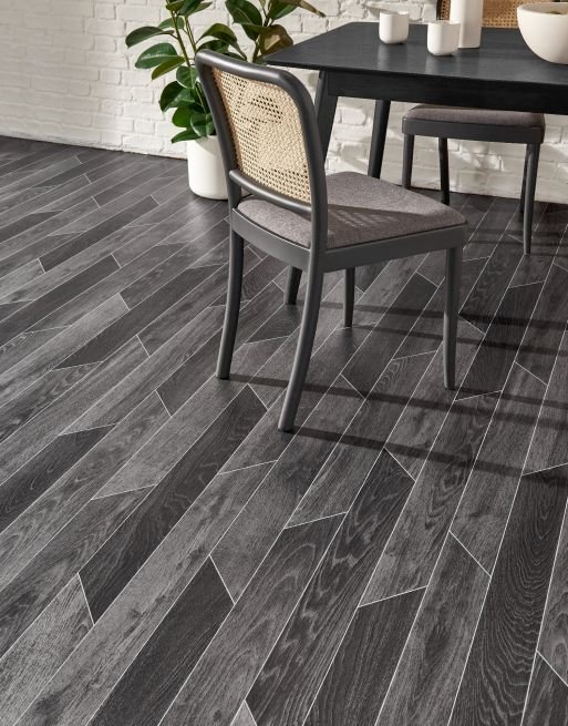 Aster Staggered Oak Vinyl Flooring