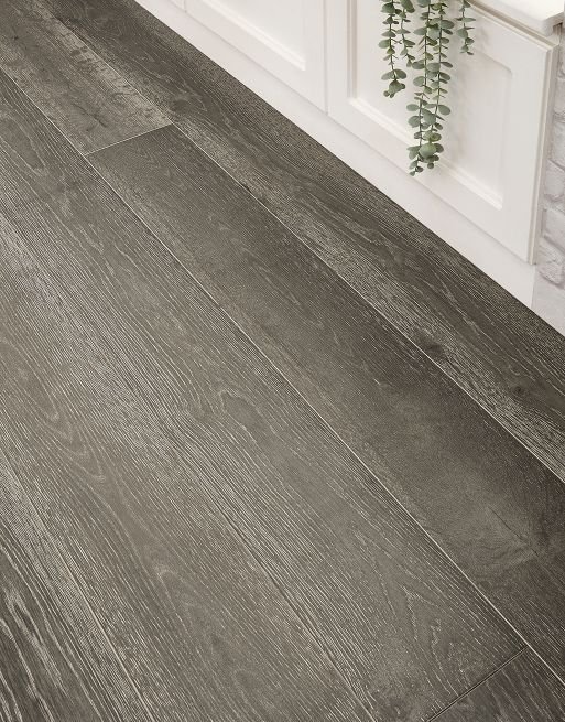 Luxury Platinum Oak Engineered Wood Flooring - Image 2